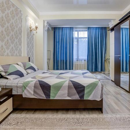 شقة 2-Ком Квартира بيشكيك المظهر الخارجي الصورة